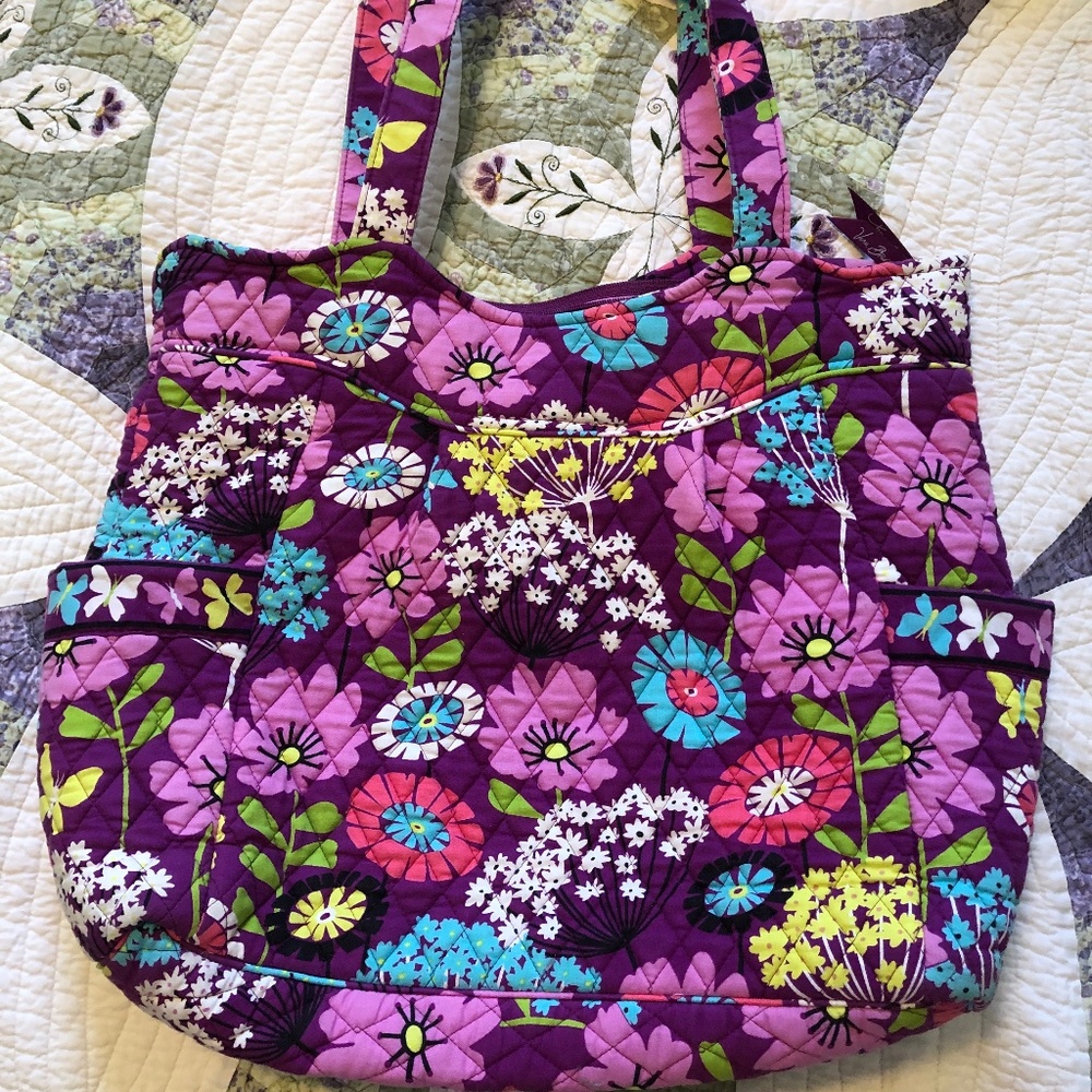 VERA BRADLEY TOTE IN FLUTTERBY HANDBAG PURPLE